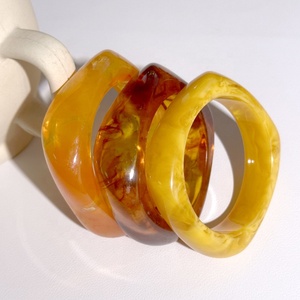 กำไลข้อมือแฟชั่นสำหรับผู้หญิงกำไลข้อมือสีอะคริลิคเรซิ่นรูปทรงเรขาคณิต - Product Image 3