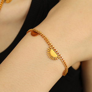 สร้อยคอสไตล์ฮิปฮอปแบบคิวบันพร้อมจี้รูปพระอาทิตย์ ทำจากสแตนเลส เหมาะสำหรับทั้งชายและหญิง ชุดเครื่องประดับแฟชั่น - Product Image 3