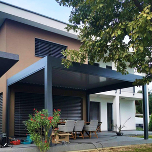 Pergola à colonnes en aluminium avec drainage invisible, persiennes à rouleaux et capteur de vent pour jardin, villa, terrasse, cour - Product Image 1