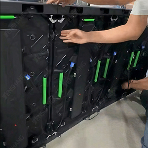 Écran LED pliable GOB HD pour cabine DJ avec 4 roues universelles, flight case et contrôle par application pour clubs et concerts dans le monde entier - Product Image 5