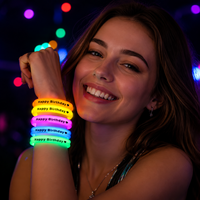 Bracelet large lumineux imprimé néon en gros pour enfants, idéal pour les fêtes d'anniversaire, les concerts, les festivals et les soirées.