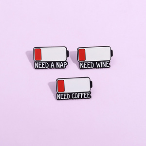 PRECISA DE CAFÉ Pinos De Esmalte Personalizado Nível De Bateria Baixa Necessidade de Carregar Broches Lapel Badges Presente Engraçado Da Jóias para Amigos - Product Image 6