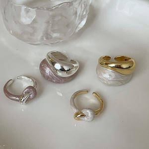 Bague ouverte à la mode de haute qualité plaquée or 18 carats avec blocage de couleur et glaçage, bague de mode individuelle - Product Image 5