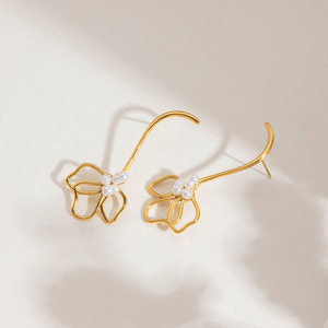 ต่างหูรูปทรงดอกไม้ประดับมุก สแตนเลส สวมใส่ได้ทุกวัน - Product Image 4