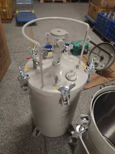 خزان ضغط هوائي للطلاء يانفنغ QPT-871 سعة 20 لتر بضغط أقصى 300 رطل لكل بوصة مربعة مع خرطوم هواء 5 أمتار ومسدس وخرطومات - Product Image 2