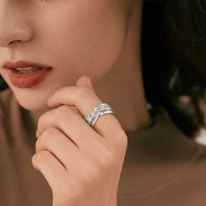 YILUN elegante anello con Design incrociato e rodiato con pietre di Zirconia di alta <span class=keywords><strong>gioielleria</strong></span> 925 anello in argento Sterling da donna - Product Image 4