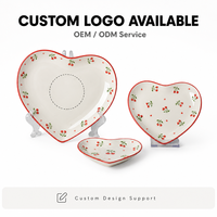 Ensemble de 3 assiettes en céramique en forme de cœur, peintes à la main, bord rouge, motif cœur cerise en relief, glaçure transparente, vaisselle de cuisine
