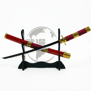 Katana <span class=keywords><strong>Sandai</strong></span> <span class=keywords><strong>Kitetsu</strong></span> de Roronoa <span class=keywords><strong>Zoro</strong></span> avec fourreau rouge, lame dentelée non affûtée avec éclairage LED, épée de samouraï - Product Image 4