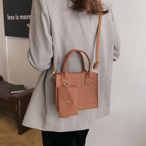 Borsa in feltro di poliestere da donna, borsa a tracolla leggera e testurizzata, borsa casual minimalista con apertura superiore, borsa dalla texture morbida - Product Image 3