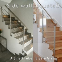 Rampe en verre personnalisée à montage latéral, durable, pour intérieur et extérieur, avec poteaux métalliques verticaux, en verre trempé de sécurité