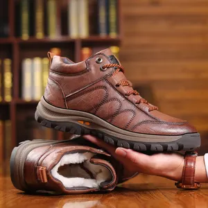 Nuevo diseño de zapatos para caminar, botas de invierno de cuero con cordones para hombres, botines hechos en China