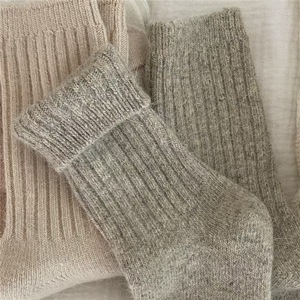 Calzini Invernali da Donna in Lana, Spessi e Termici, Colori Solidi, Traspiranti, Lavorati a Maglia, Ecologici, ad Asciugatura Rapida - Product Image 2