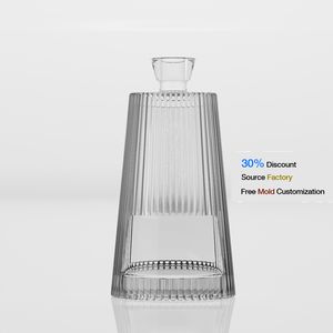 Bouteille à liqueur en verre nervuré pyramidal de luxe 700 ml, carafe à spiritueux conique unique à cannelures pour whisky, brandy, tequila, <span class=keywords><strong>gin</strong></span> haut de gamme - Product Image 1