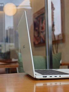 Portátil Empresarial HONOR <span class=keywords><strong>Magicbook</strong></span> <span class=keywords><strong>Pro</strong></span> <span class=keywords><strong>14</strong></span> 2026 de <span class=keywords><strong>14</strong></span>.6 Pulgadas, U5-338H, 32GB RAM, 1TB SSD, Pantalla Táctil OLED 3.1K con Protección Ocular - Product Image 4