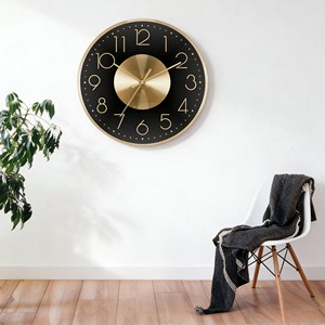 Reloj de pared premium de metal con esfera negra de 12 pulgadas, grande, lujoso, moderno y comercial, para salas de juntas de alta gama, instituciones financieras o bancos. - Product Image 2