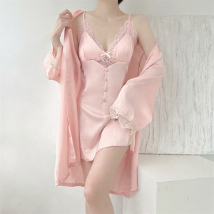 Vente en gros <span class=keywords><strong>de</strong></span> chemises <span class=keywords><strong>de</strong></span> <span class=keywords><strong>nuit</strong></span> en satin pour femmes Lingerie sexy <span class=keywords><strong>Chemise</strong></span> en dentelle Nuisette déshabillé en soie Nuisette col en V Vêtements <span class=keywords><strong>de</strong></span> <span class=keywords><strong>nuit</strong></span> - Product Image 3