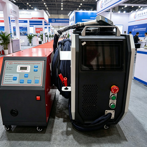 Soudeuse laser à fibre portative 4-en-1 refroidie par air, équipement laser multifonctionnel pour le traitement des métaux - Product Image 1