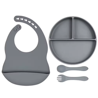 BPA-freies, lebensmittelechtes Silikon-Fütterungsset für Kleinkinder: Saugnapf-Teller, Lätzchen, Löffel, Gabel – 4-teiliges, langlebiges Baby-Lern-Essset