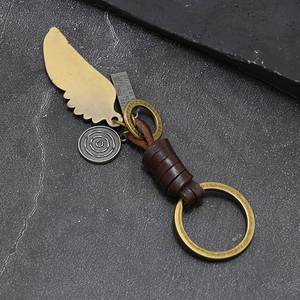 Llavero de Metal con Colgante de Pluma Retro de Ala Derecha, Hecho a Mano, Personalizado, de Aleación, Versátil, para Regalo - Product Image 4