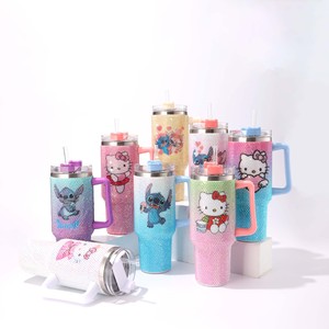 ZB Ingrosso Tumbler da Viaggio in Acciaio Inox 40oz con Isolamento Sottovuoto, Decorato con Strass, con Cannuccia e Manico, HelloKitty Stitch, per <span class=keywords><strong>Regalo</strong></span> - Product Image 2