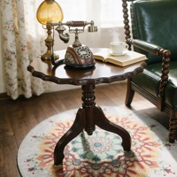 Table d'appoint classique ronde vintage en bois massif - 22 pouces, bord festonné, base trépied, pieds tournés, finition noyer, pour salon et chambre