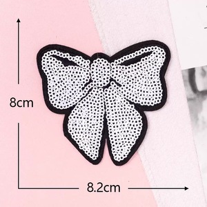 Parche de Lentejuelas Brillantes con Lazo, Cinta de Puntos de Glitter, Aplique de Corazón, Insignia Bordada Termoadhesiva para Vestidos, Sombreros, Bolsos y Accesorios DIY para Niñas - Product Image 4
