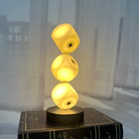 Lampe LED modulaire en forme de dés StackGlow à base de résine |   Lampe de nuit empilable DIY |   Lampe d'Ambiance Magnétique Créative Alimentée par USB Personnalisable