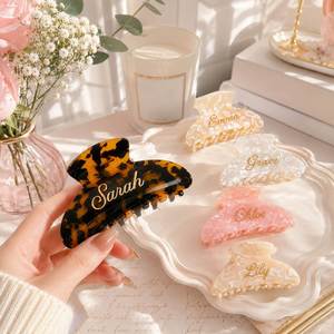 Pinza de Pelo de Acetato Grabada Personalizada - Regalo para Damas de Honor y Despedidas de Soltera con Diseño de Concha Francesa - Product Image 3