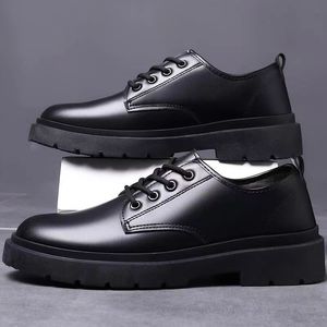 Zapatos <span class=keywords><strong>de</strong></span> cuero informales <span class=keywords><strong>de</strong></span> negocios para hombres, zapatos <span class=keywords><strong>de</strong></span> trabajo con cordones <span class=keywords><strong>de</strong></span> estilo británico, calzado transfronterizo <span class=keywords><strong>de</strong></span> suela gruesa para oficina y uso formal - Product Image 1