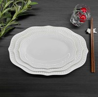 Assiettes à steak en céramique blanche pour la maison, style rétro français européen, bordure en relief, motif floral, assiettes à dîner, vaisselle en céramique pour un usage quotidien