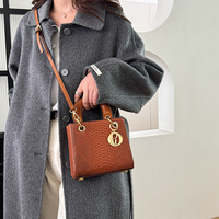 Sac à main carré pour femme à motif crocodile avec bandoulière amovible, décoration logo, style classique, sac à bandoulière pour usage quotidien