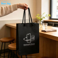 Sacs en papier personnalisés OEM/ODM recyclables noirs pour bijoux, vêtements, vente au détail, emballage cadeau en gros pour boutiques