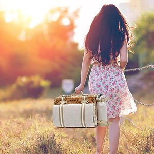 YULIN JIAFU Grand Panier de Pique-Nique en Osier Ensemble de 4 Doublure Isolante Couverture Imperméable Pochette à Vin pour le Camping et les Activités de Plein Air Saint-Valentin - Product Image 5