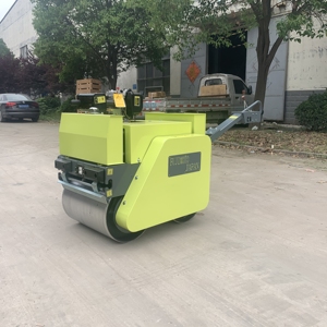 เครื่องบดอัดถนนขนาด 0.5 ตัน เครื่องบดอัดคอนกรีตแบบมือถือขนาด 0.3 ตัน พร้อมลูกกลิ้งบดอัดแบบสั่นสะเทือนและลูกกลิ้งบดอัดแบบเรียบ - Product Image 3