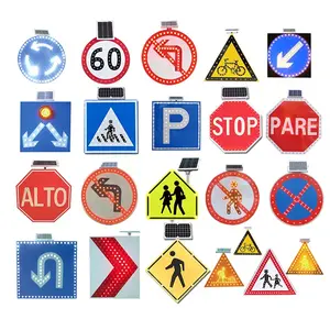 Manufacture Illuminated Road Sign LED Light Portable Display Solar Power Flashing Traffic Signs