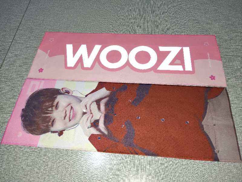 สีขาวสะท้อนแสง