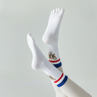 Chaussettes de yoga à cinq doigts personnalisées avec semelle adhésive pour une fonction antidérapante, adaptées aux femmes en toutes saisons pour le Pilates
