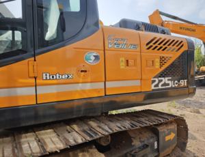 Excavatrice Doosan 225LC-9T d'occasion, 21,5 tonnes, faible nombre d'heures de travail, moteur et pompe en bon état, à vendre avec rapport - Product Image 3