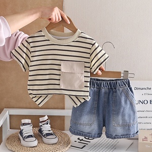 Ensemble deux pièces d'été rayé à manches courtes avec poches pour garçons, tenue décontractée légère pour enfants - Product Image 2