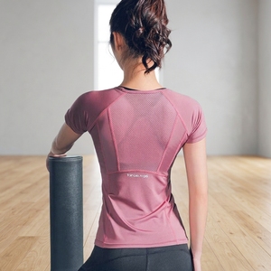 <span class=keywords><strong>เสื้อ</strong></span>โยคะ<span class=keywords><strong>ผู้หญิง</strong></span> แขนสั้น ผ้าตาข่ายด้านหลัง ระบายอากาศ แห้งเร็ว ทรงเข้ารูป สำหรับวิ่ง ฟิตเนส กีฬา และโยคะ - Product Image 6