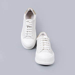 المصنع مباشرة للنساء جلد أبيض أحذية رياضية منصة الأزياء عارضة الأحذية الرياضية شعار مخصص عارضة المشي التنس الجملة - Product Image 4