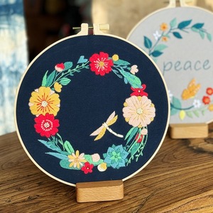 Main suspendu bricolage matériel paquet Lu broderie fleur Animal couronne <span class=keywords><strong>oiseau</strong></span> anglais <span class=keywords><strong>point</strong></span> <span class=keywords><strong>de</strong></span> <span class=keywords><strong>croix</strong></span> petite peinture suspendue - Product Image 2