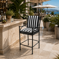 Chaise de bar extérieure moderne de luxe, style Côte d'Azur, coussin rayé noir et blanc, tabouret de bar en aluminium pour salon