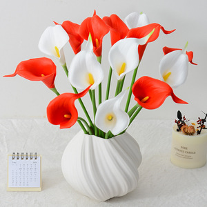 Flores Artificiales de Calla Lily de Laixing, Mini Simulación de PU, Decoración para el Hogar, Accesorios para Bodas, Moldeado por Inyección - Product Image 3