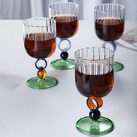 Copa de Vidrio de Borosilicato Alto Acanalado de 370ml con Tallo de Bola Colorida para Vino, Cócteles, Té y Zumo