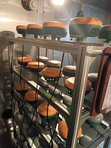 Stabiler Preisgünstiger Anpassbarer RTK <span class=keywords><strong>GNSS</strong></span>-Empfänger Übertrifft Hi Target Foif Stonex Unistrong OEM-Unterstützung LCD-Display - Product Image 5