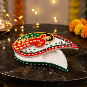 Boîte à Kumkum en marbre artisanal indien, personnalisée, décorée de motifs Paisley et de Swastik, ornée de pierres Kundan, pour Roli Chawal, Ramadan et Thanksgiving - Product Image 3