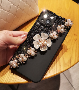 Custodia per telefono cellulare di lusso con fiori di perle e gioielli per iPhone 15 14 13 <span class=keywords><strong>12</strong></span> 11 Pro Max 7 8 Plus <span class=keywords><strong>cover</strong></span> per telefoni - Product Image 3