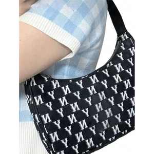 Sac Hobo pour femme en nylon, moyen, résistant à l'eau, avec décoration en lettres, sac à bandoulière pour les vacances - Product Image 3