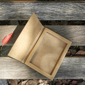 Scatola di carta a forma di libro nero artigianale personalizzata per calzini stampi per biancheria intima - Product Image 1